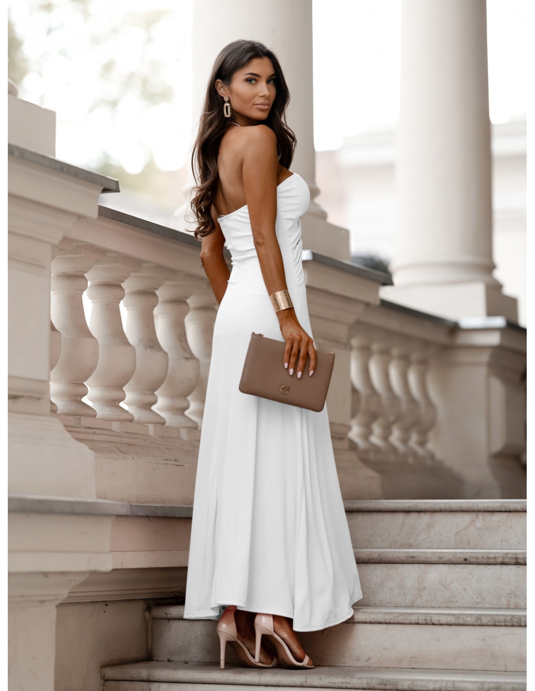 Rozkloszowana sukienka maxi z prążka LARIVIA - biała