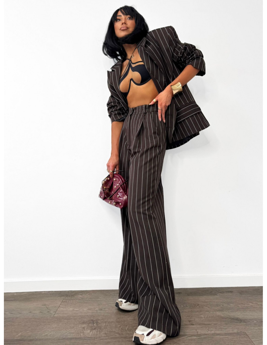 Modne spodnie z szeroką nogawką w paski MARIKA - czekoladowe