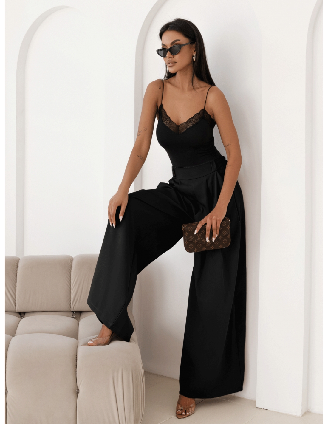 Stylowe szerokie spodnie z zakładkami MOTOKO - czarne