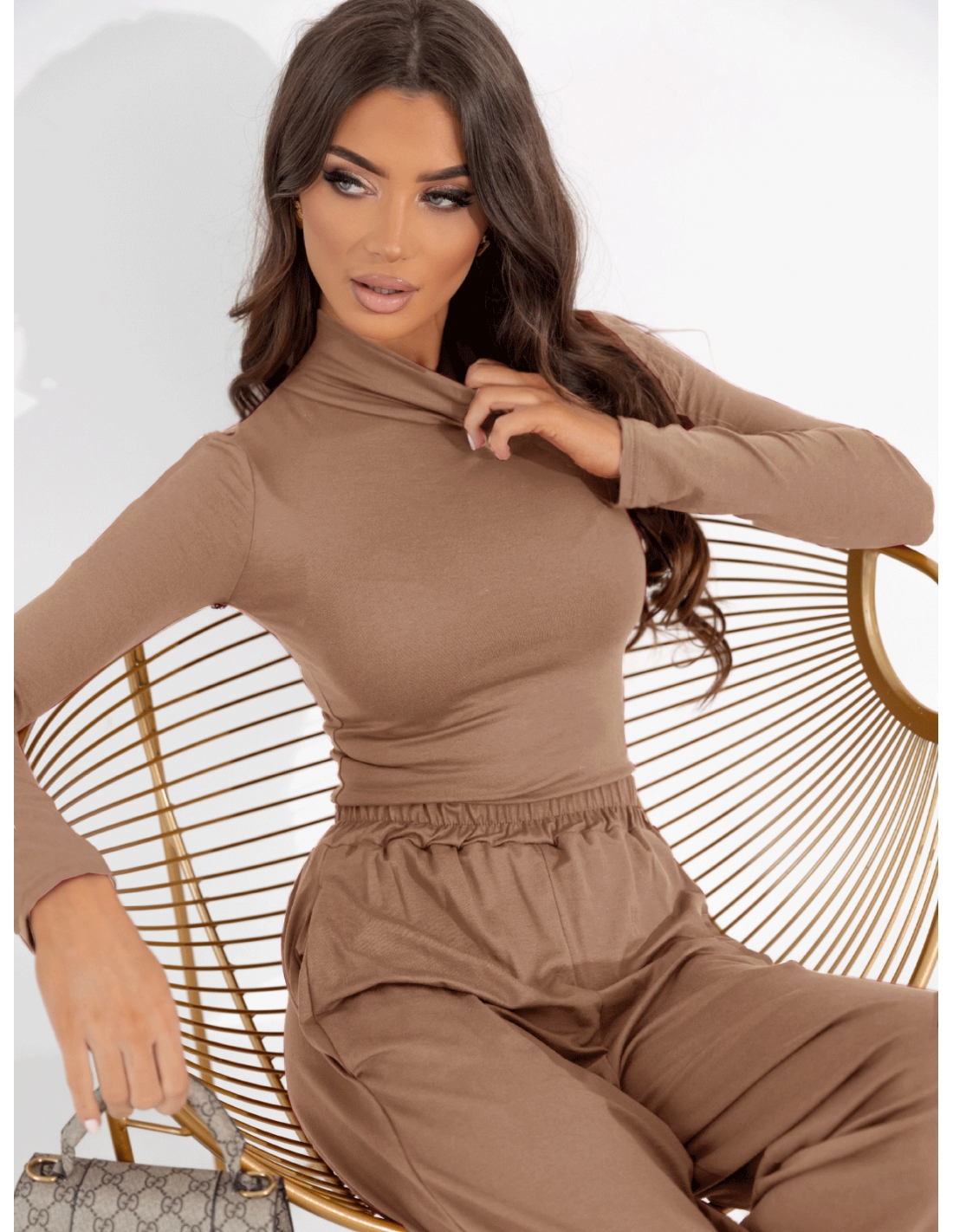 Komplet z wiskozy golf i szerokie spodnie INDIRA - cappuccino mocca