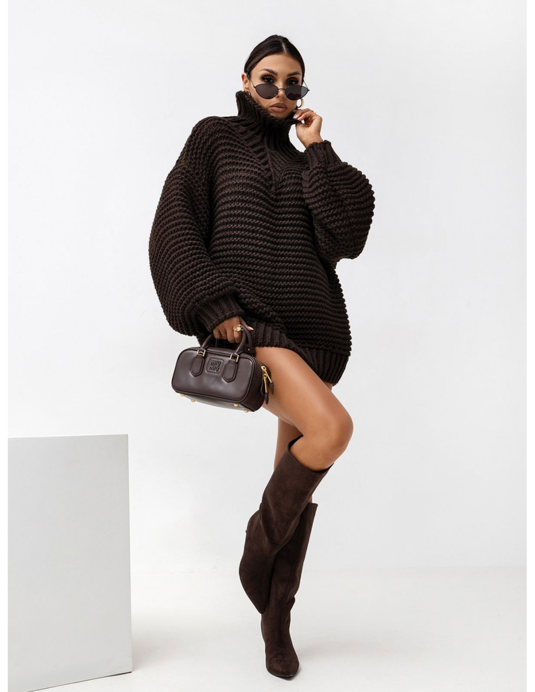 Pleciony sweter golf oversize ALITA - czekoladowy