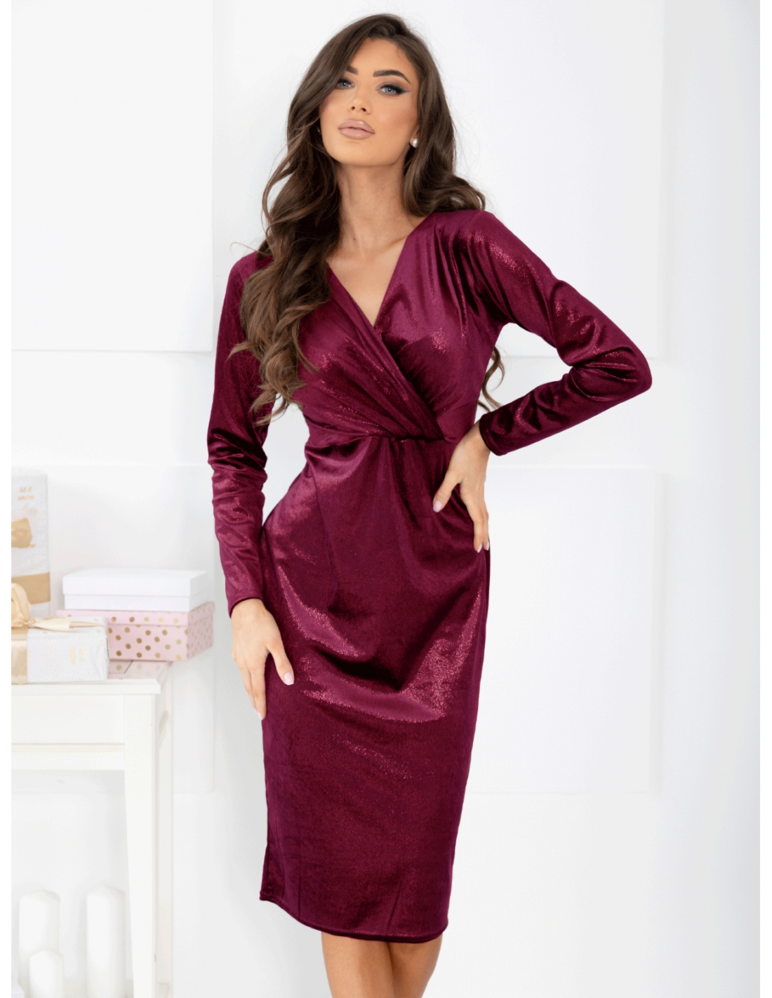 Brokatowa sukienka z kopertowym dekoltem PANDORA - bordowa