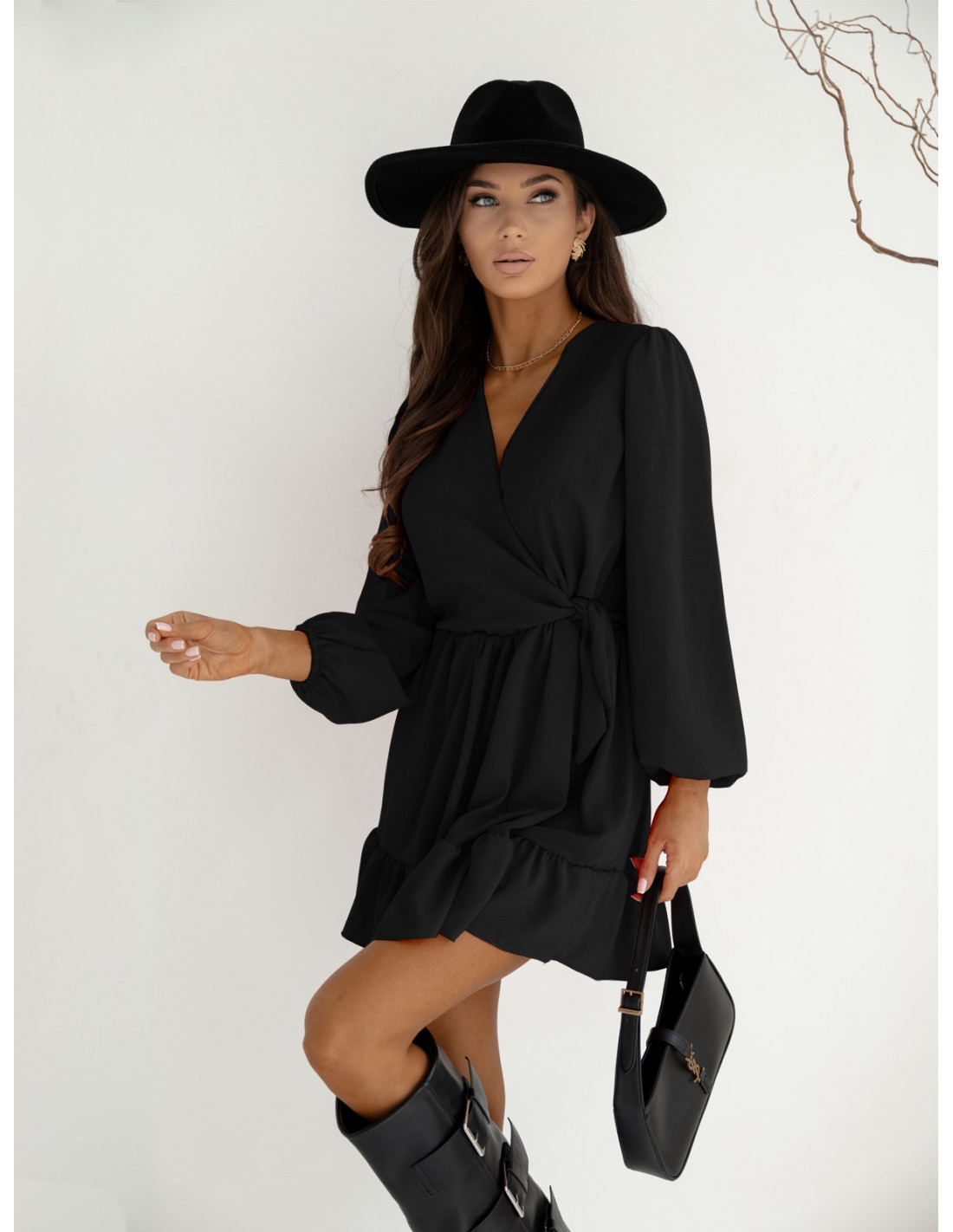 Rozkloszowana sukienka z falbanką - KALIFORNIA - czarna