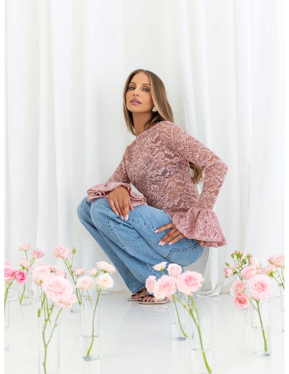Koronkowa bluzka z falbanami na rękawach ITANJA - brudny róż