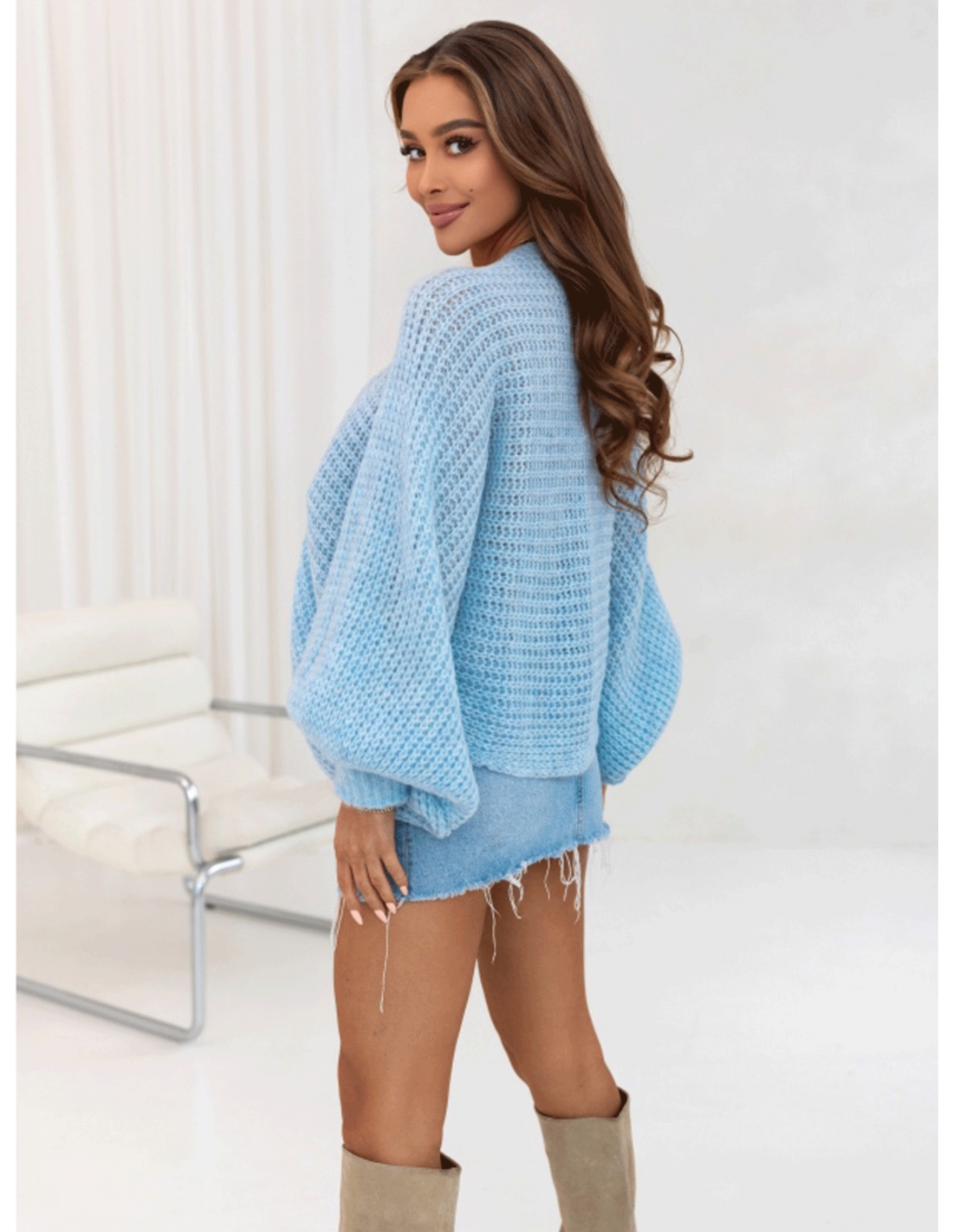 Marszczony sweter z wełną CADDY - błękitny