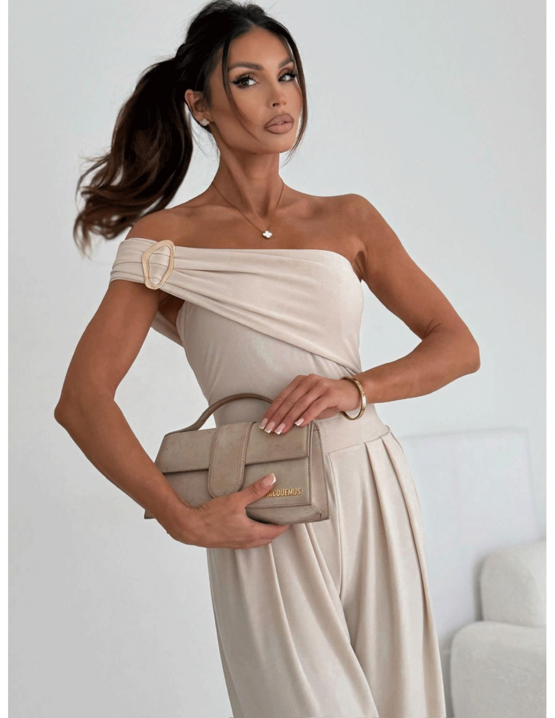 Wiskozowy kombinezon z odkrytymi ramionami RHIAN - beżowy