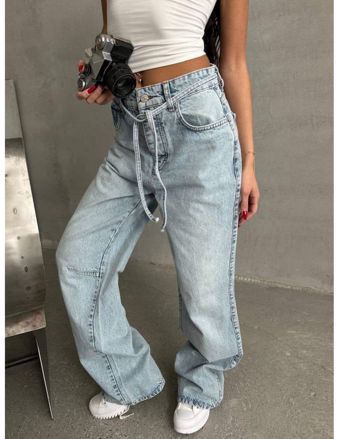 Szerokie spodnie jeansy z wiązaniem ELIF – jasny jeans