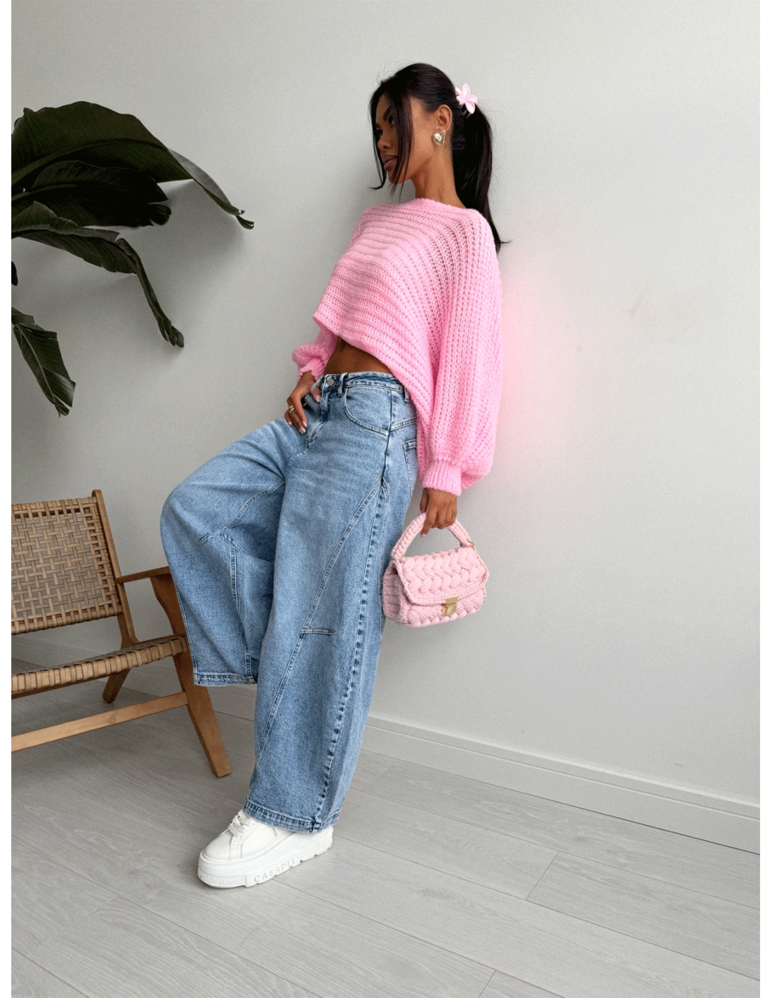 Sweter oversize z marszczonym tyłem KADAR - pudrowy róż