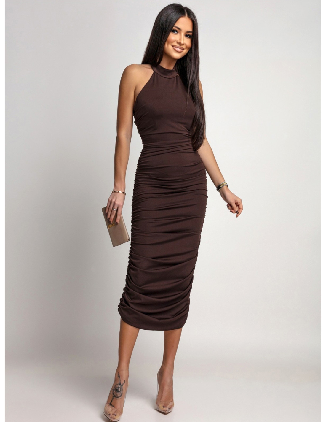 Dopasowana sukienka z odkrytymi plecami RINA - czekoladowa