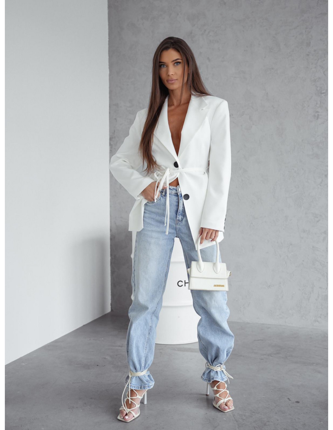 Marynarka oversize z wiązaniem AVIONA - biała