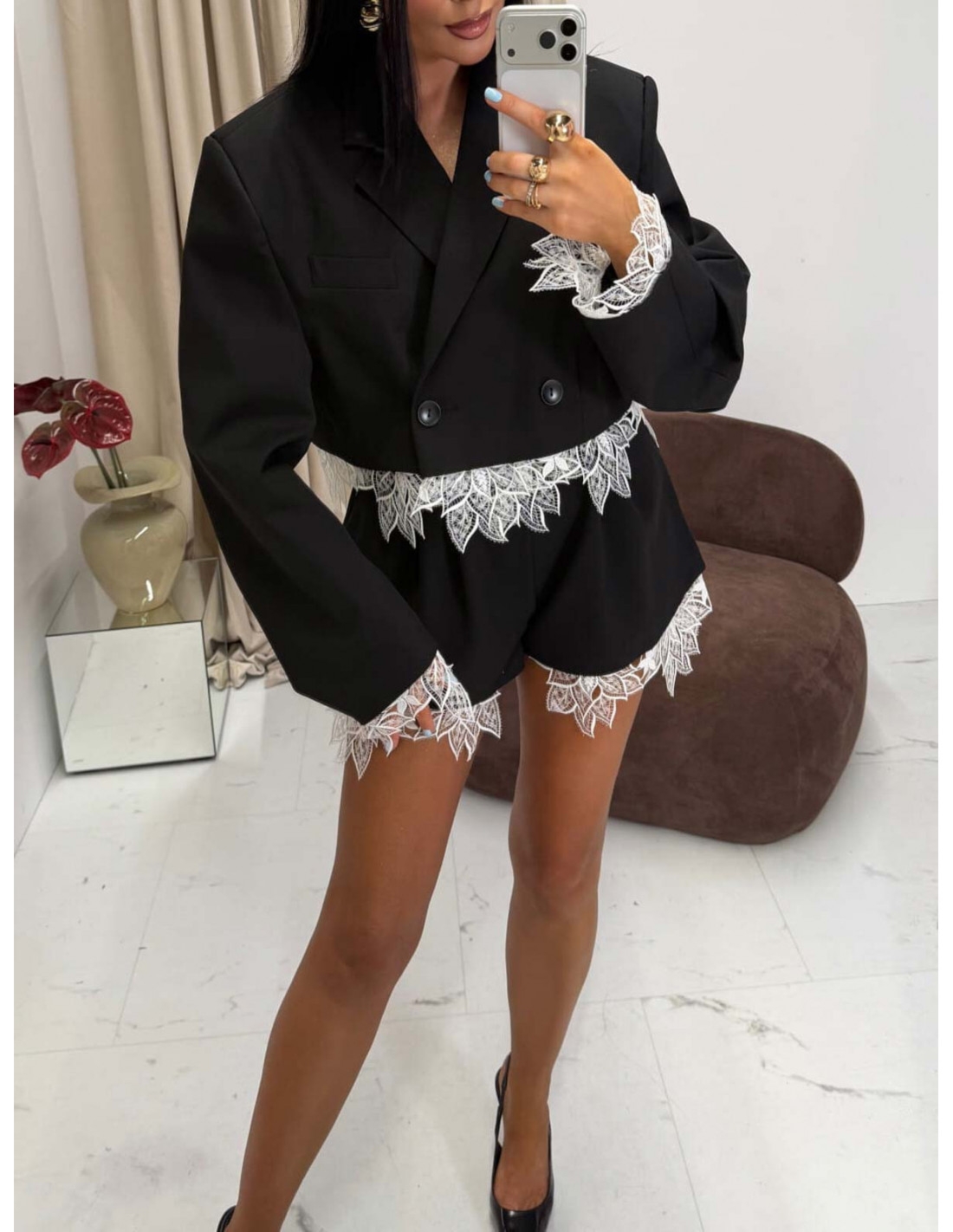 Stylowe spodenki szorty z koronką EDIR - czarne