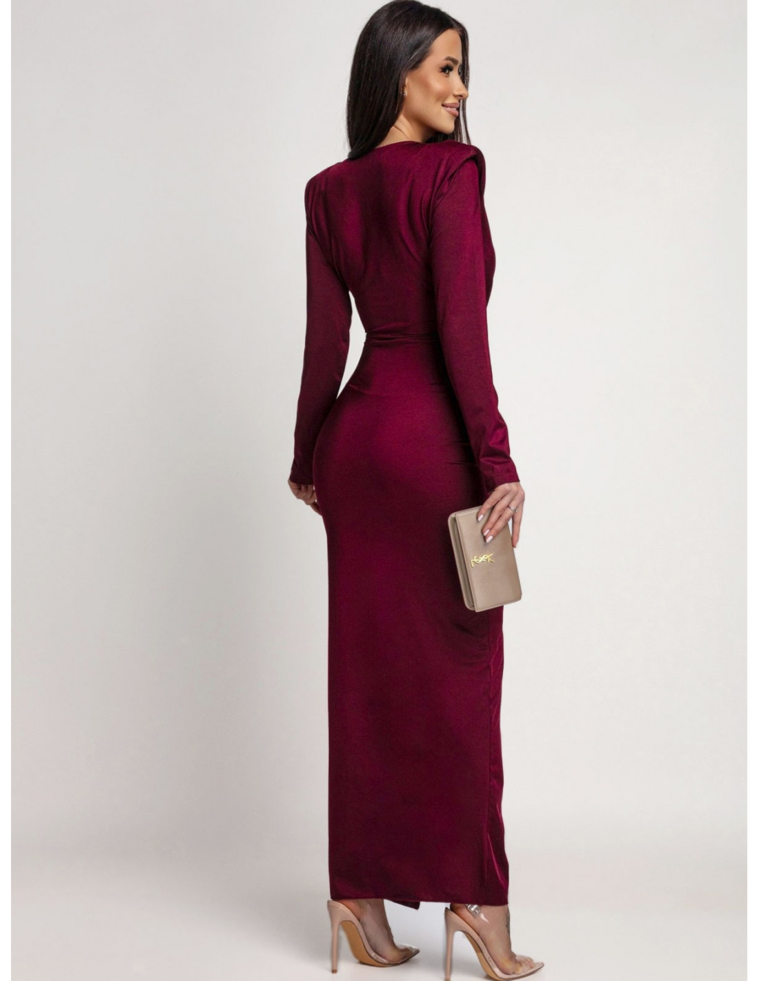 Elegancka sukienka maxi z ozdobną klamrą SYNTHIA - bordowa