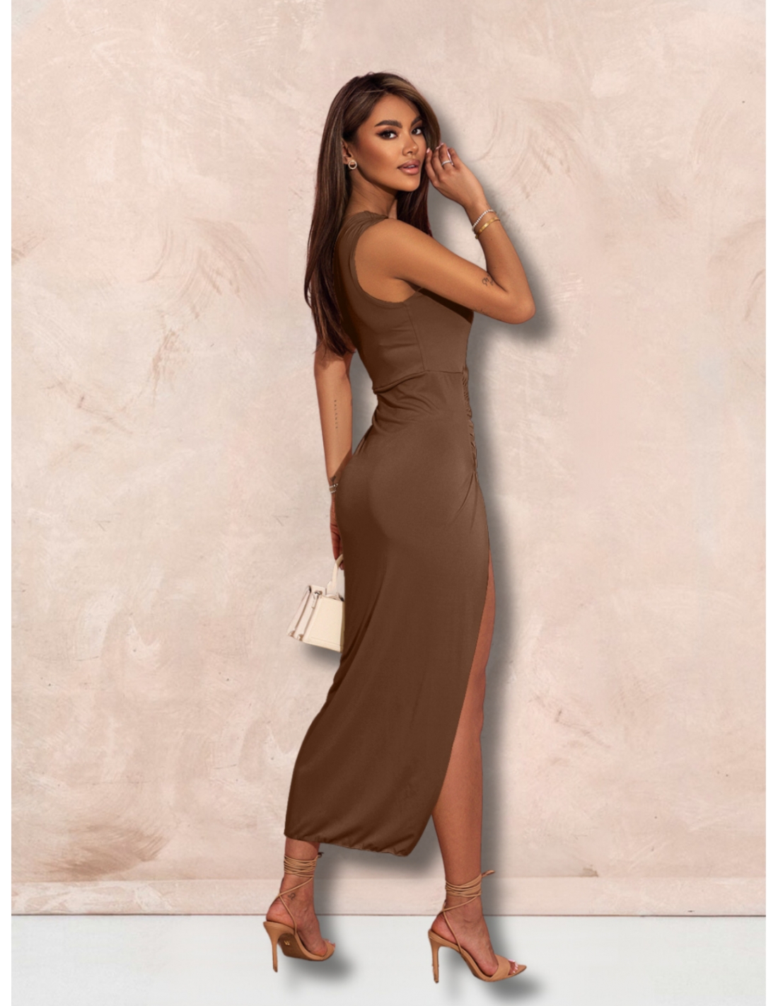 Elegancka midi sukienka na jedno ramię ATHENA - czekoladowa