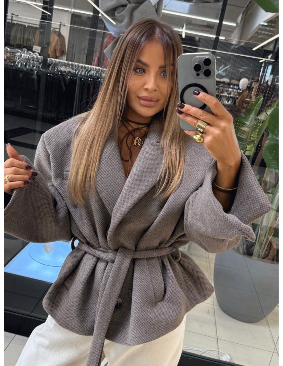 Stylowy krótki  płaszcz z paskiem SHAWN - cappucino