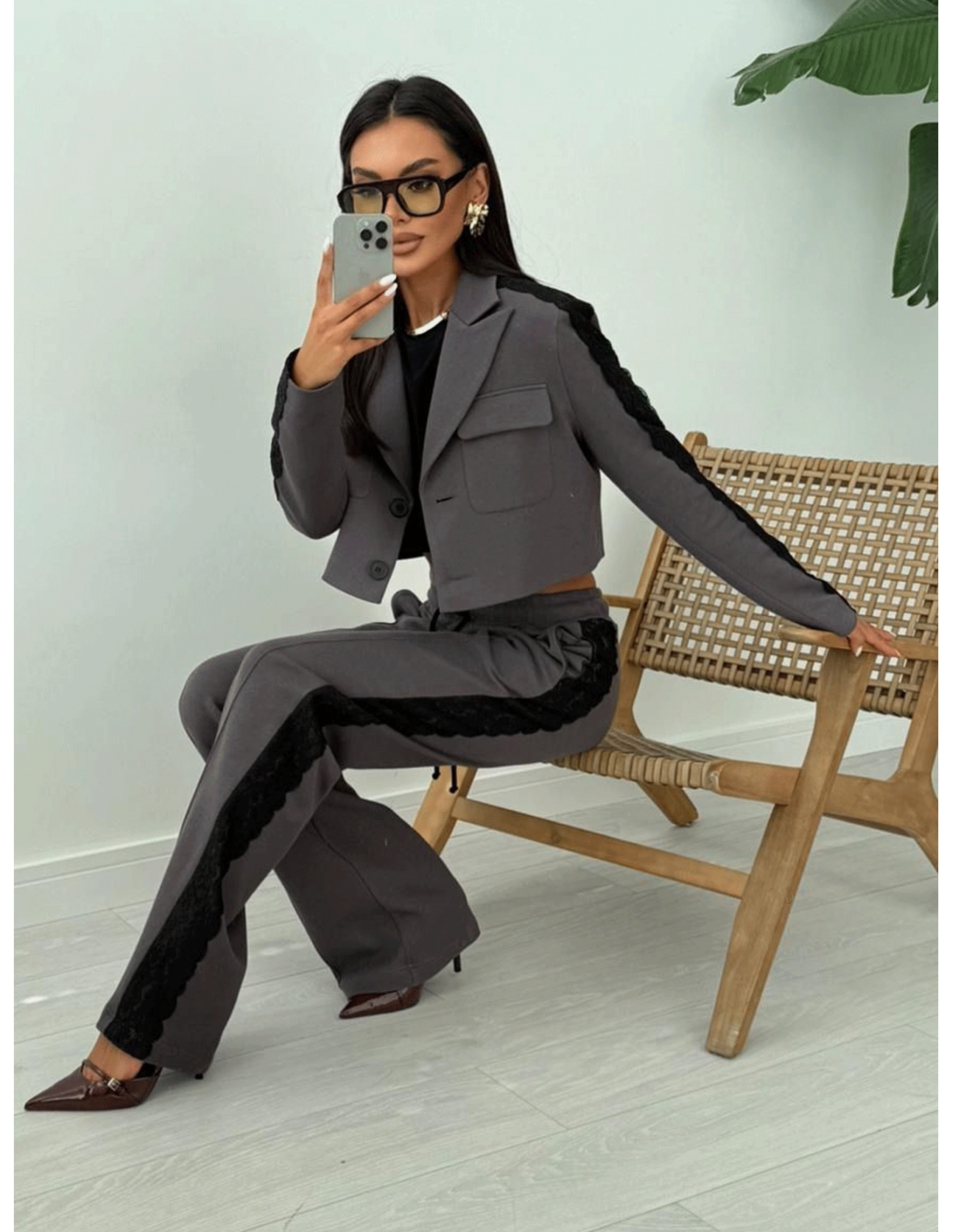 Stylowy komplet z koronkową wstawką SAYLOR - grafitowy