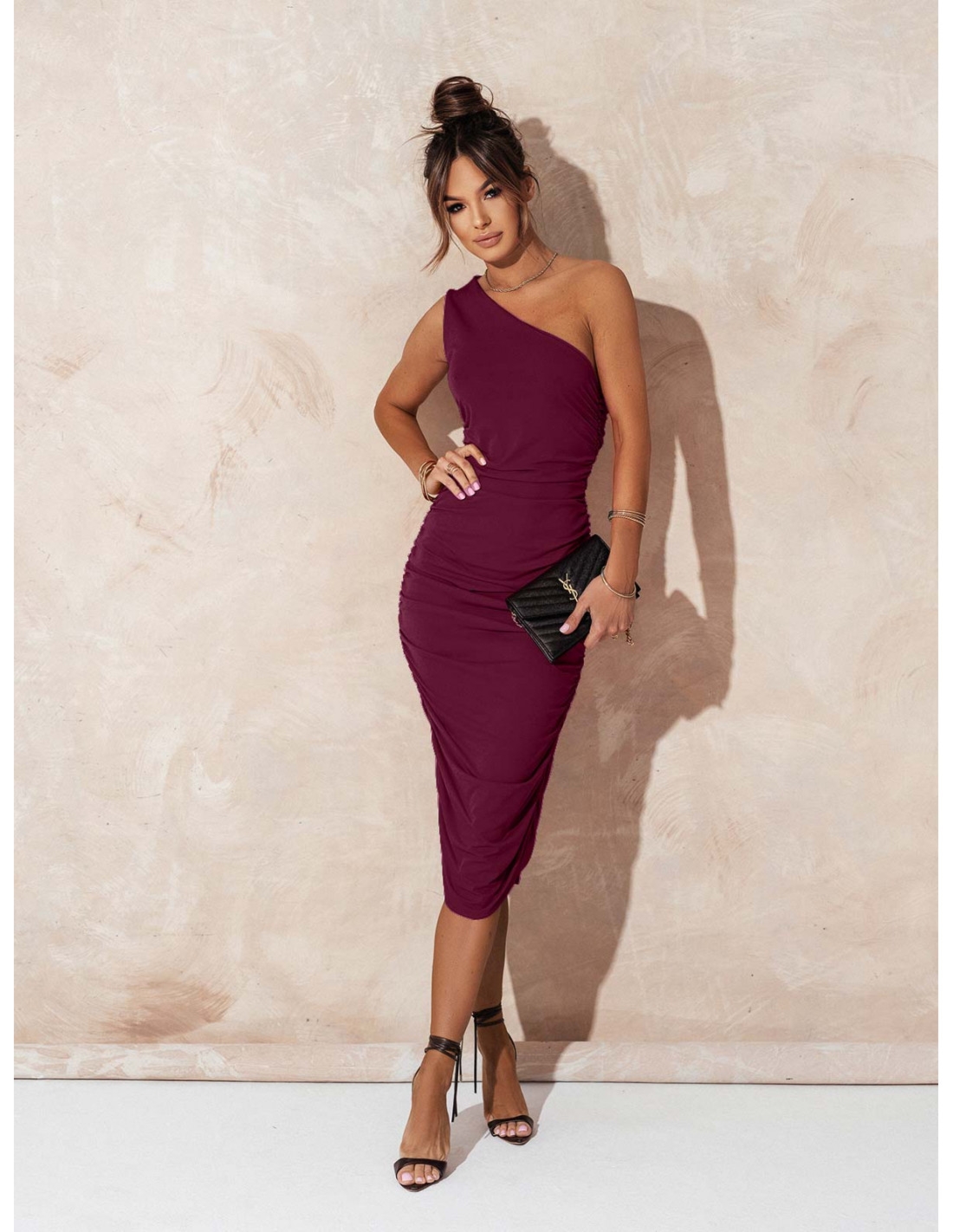 Dopasowana sukienka na jedno ramię DAYA - śliwkowa