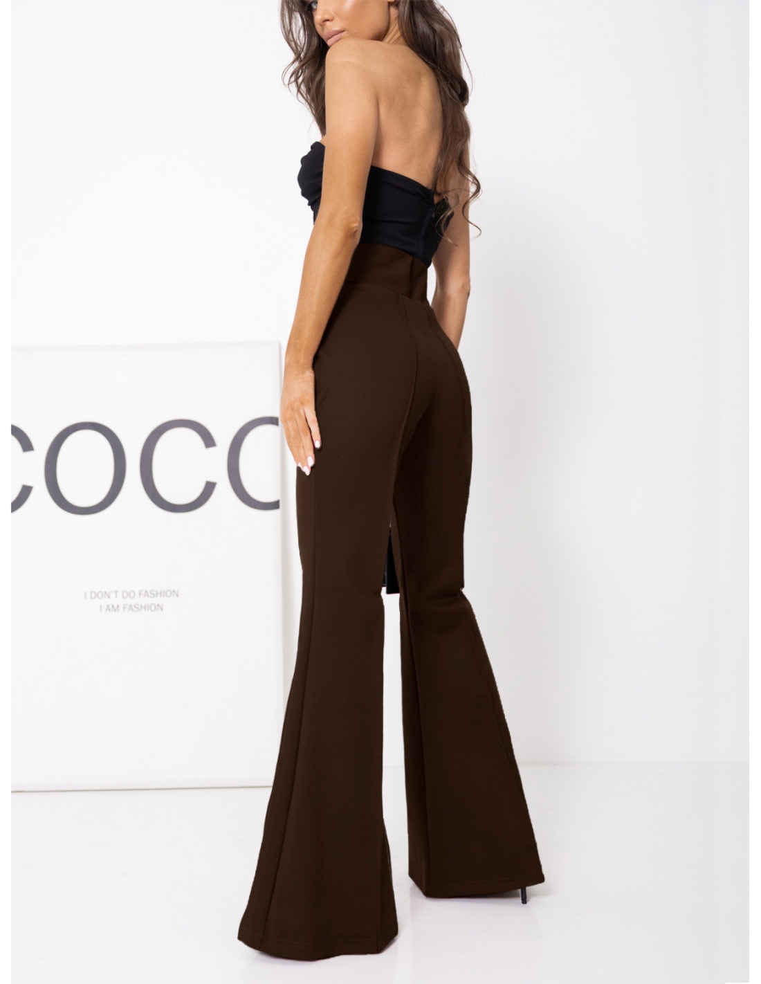 Dopasowane spodnie dzwony modelujące MERRY - czekoladowe