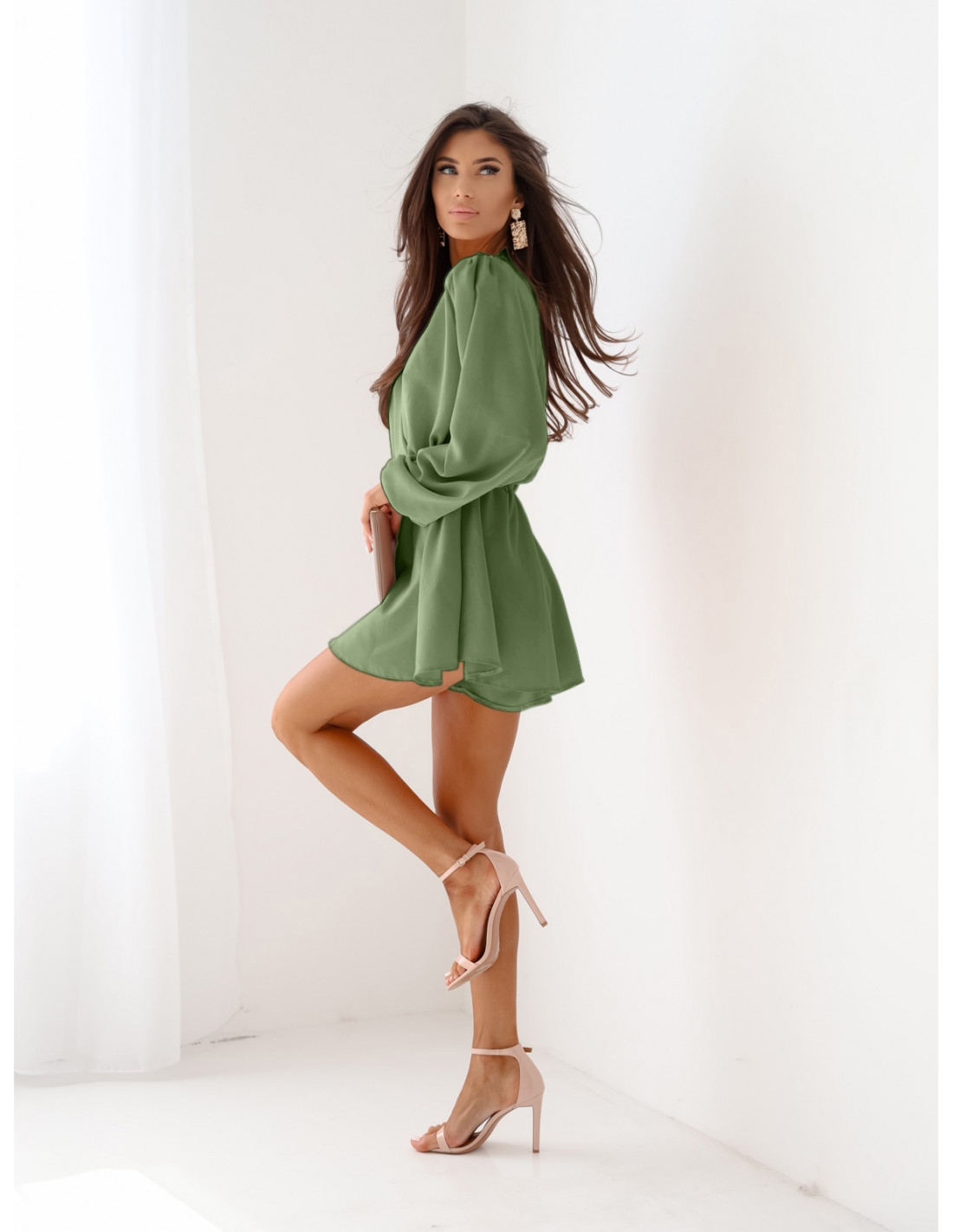 Krótki kombinezon z przekładanym dekoltem KANO - szałwiowy