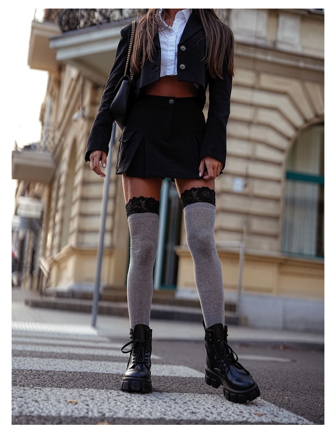 Zakolanówki bawełniane z szeroką koronką - grafitowe