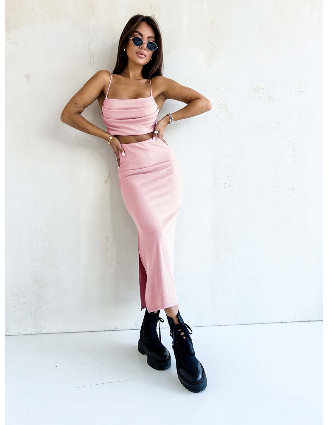 Dopasowana maxi sukienka na ramiączkach YELENA - pudrowy róż