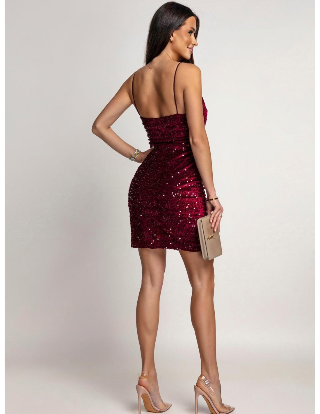 Cekinowa sukienka mini na ramiączkach ACHIA - bordowa