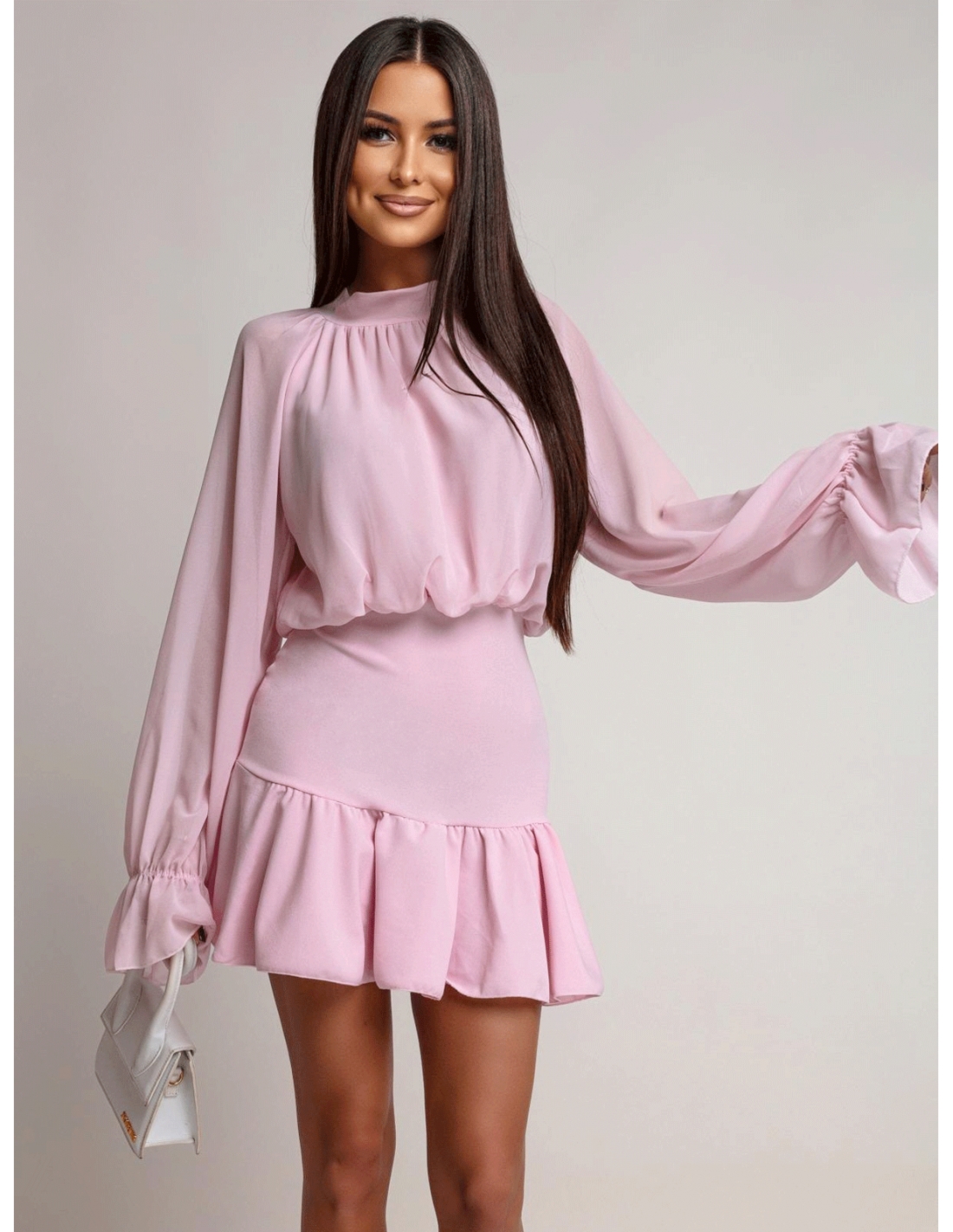 Stylowa sukienki mini z falbaną REENIE - pudrowy róż