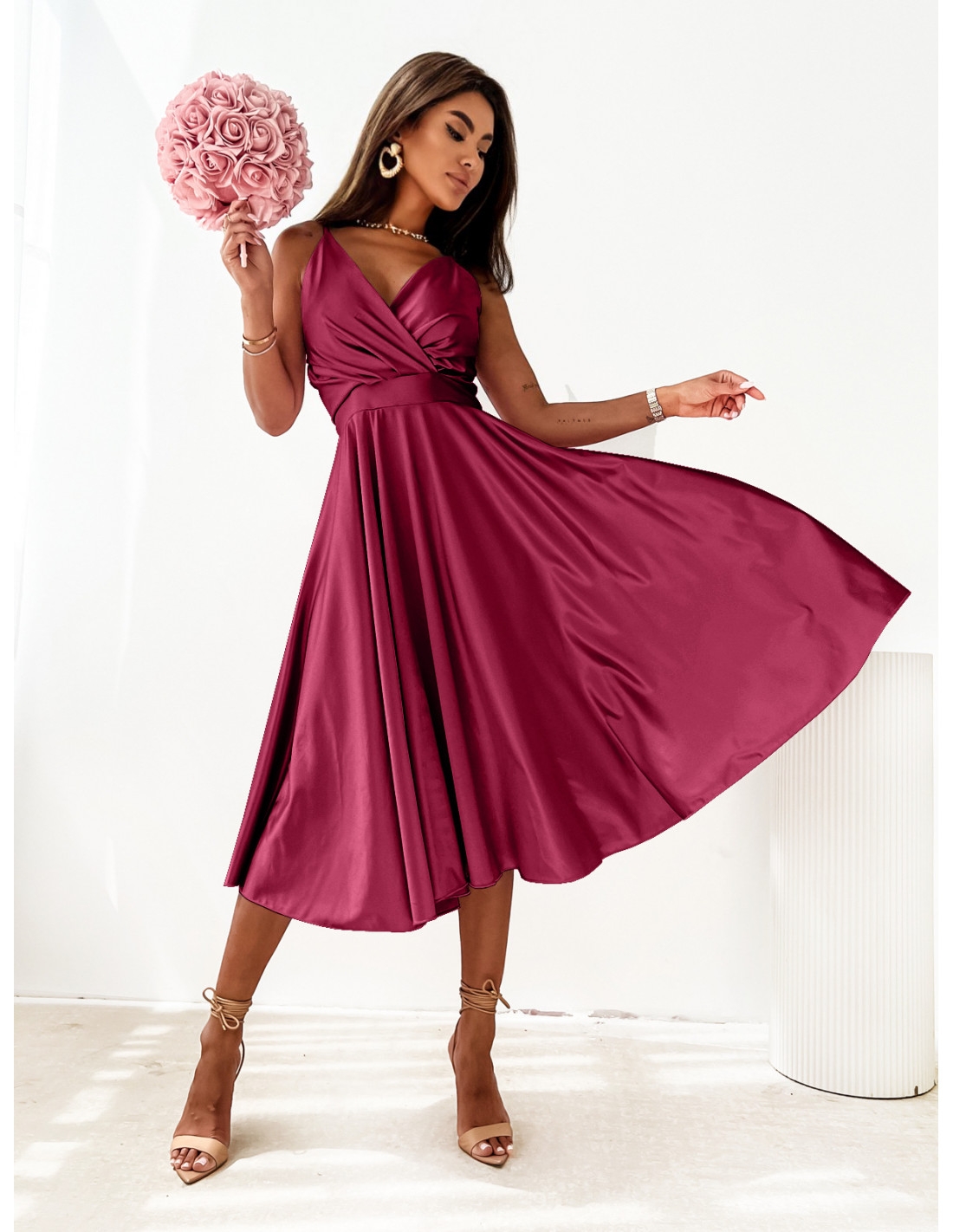 Rozkloszowana sukienka na ramiączkach CRISSY - bordowa