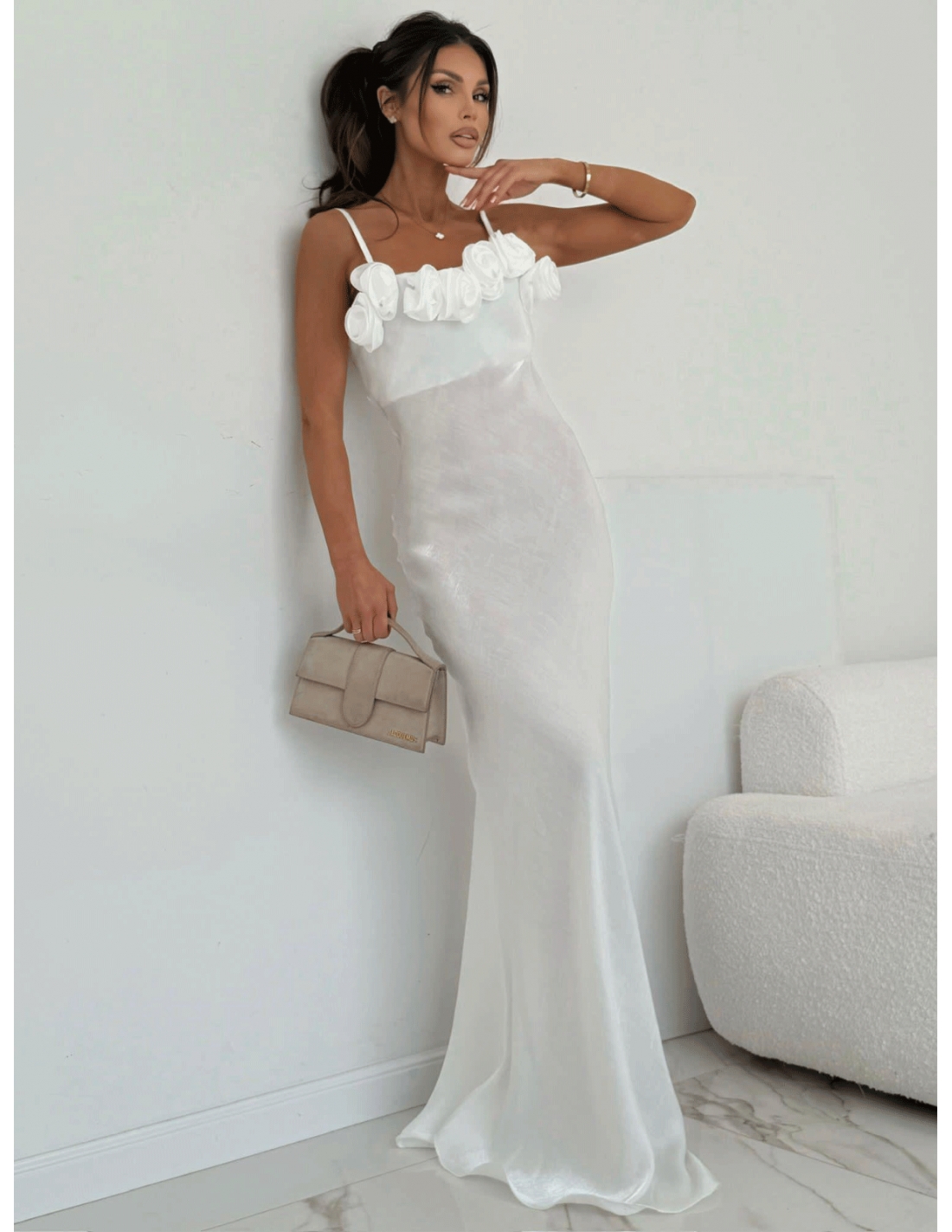 Wiskozowa sukienka maxi z różami PAITYN - biała