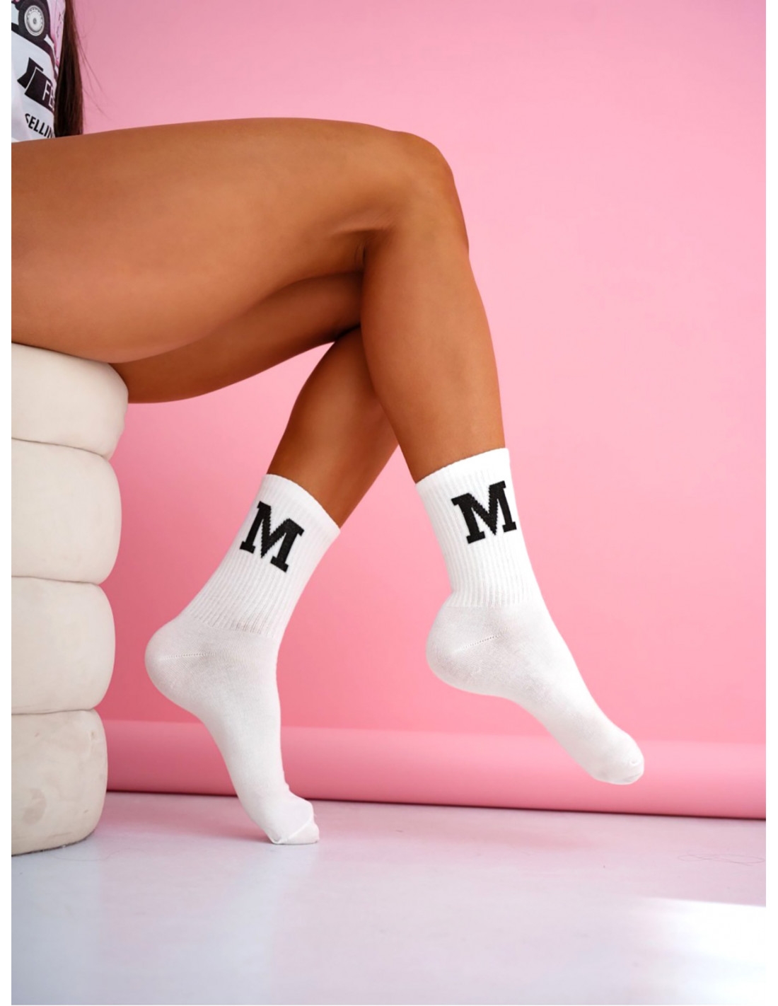 Skarpetki damskie LITERA M na ściągaczu - biało-czarne