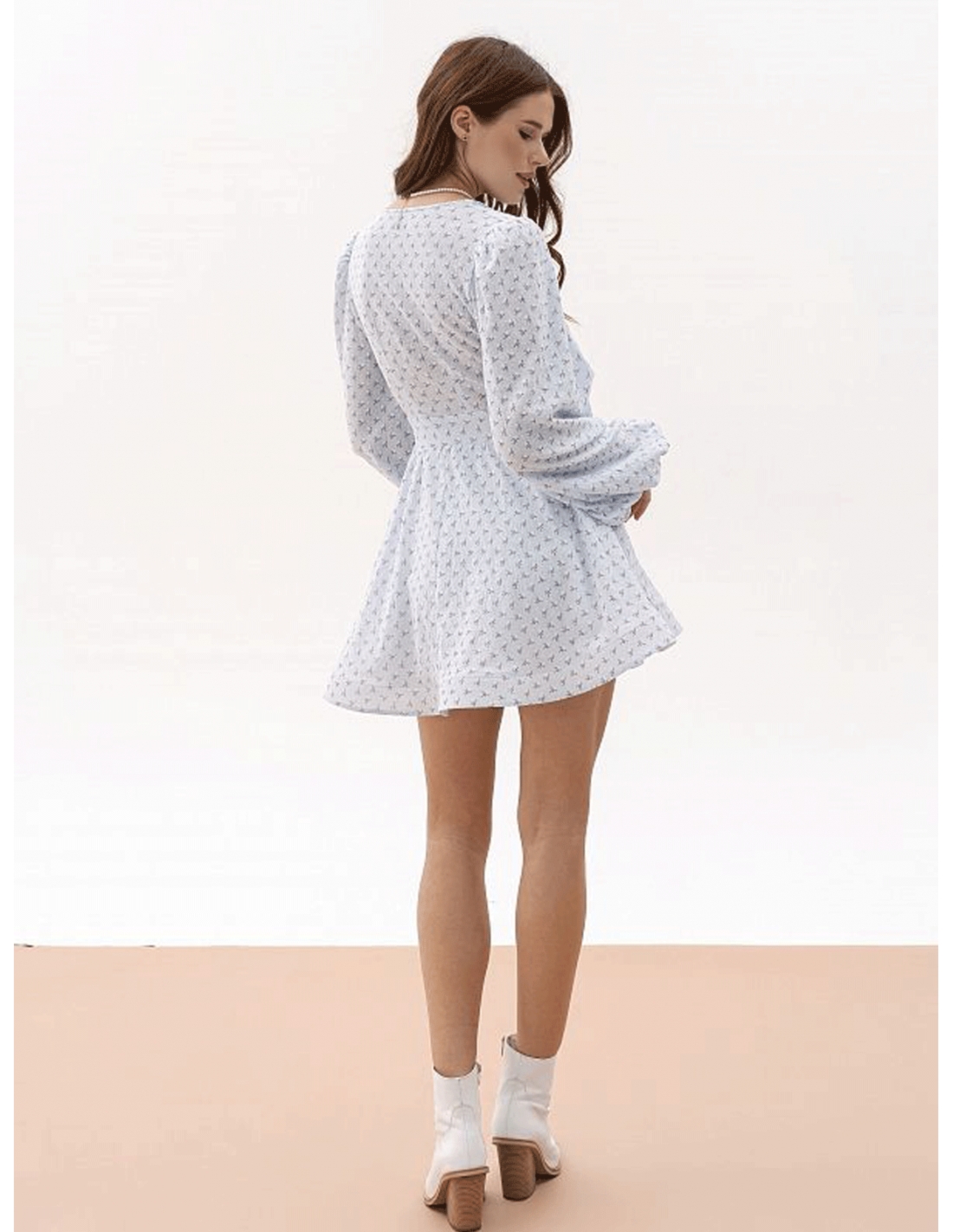 Bawełniana sukienka mini w print LUSINA – błękitna