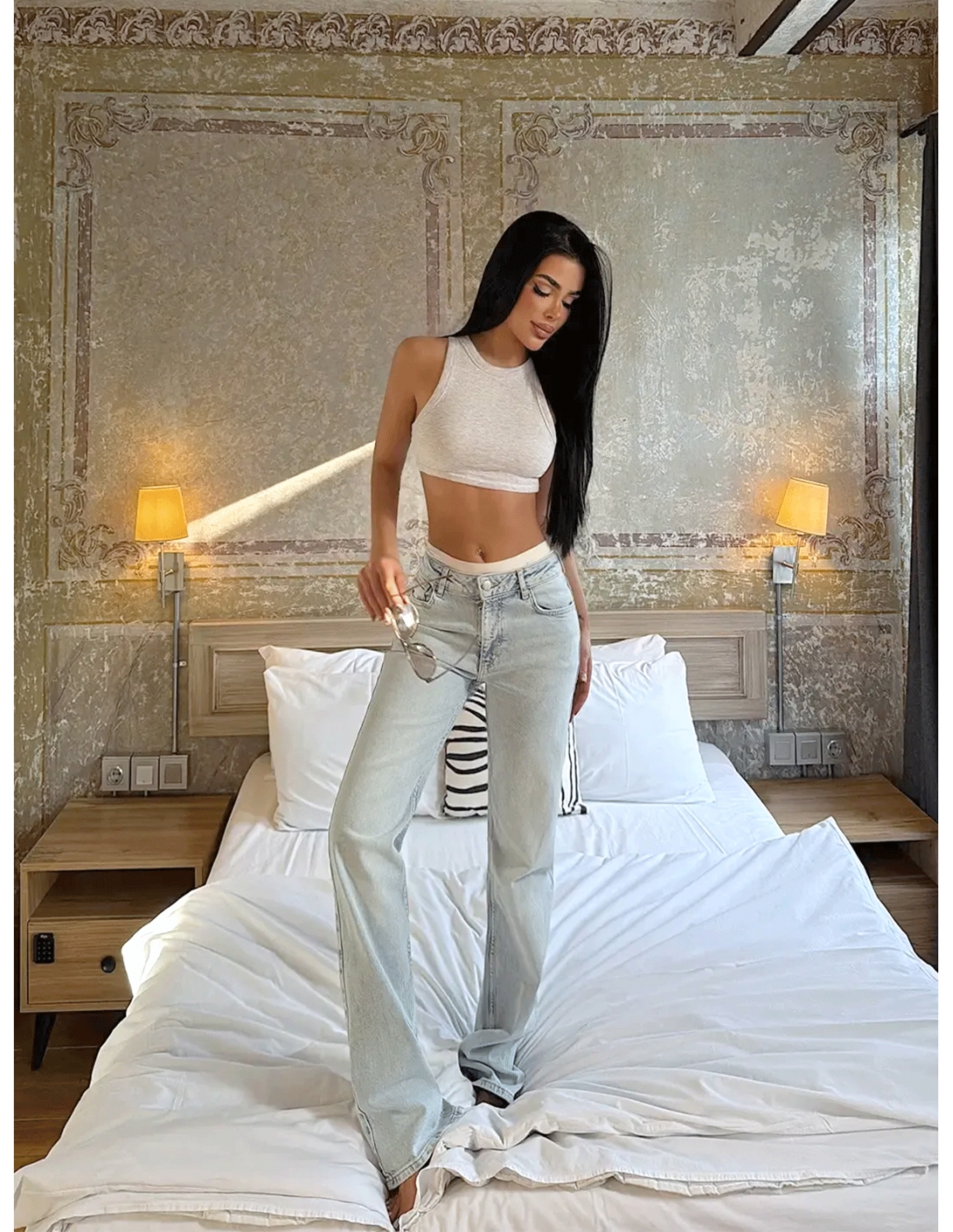Spodnie jeans z prostymi nogawkami STORN – jasny jeans