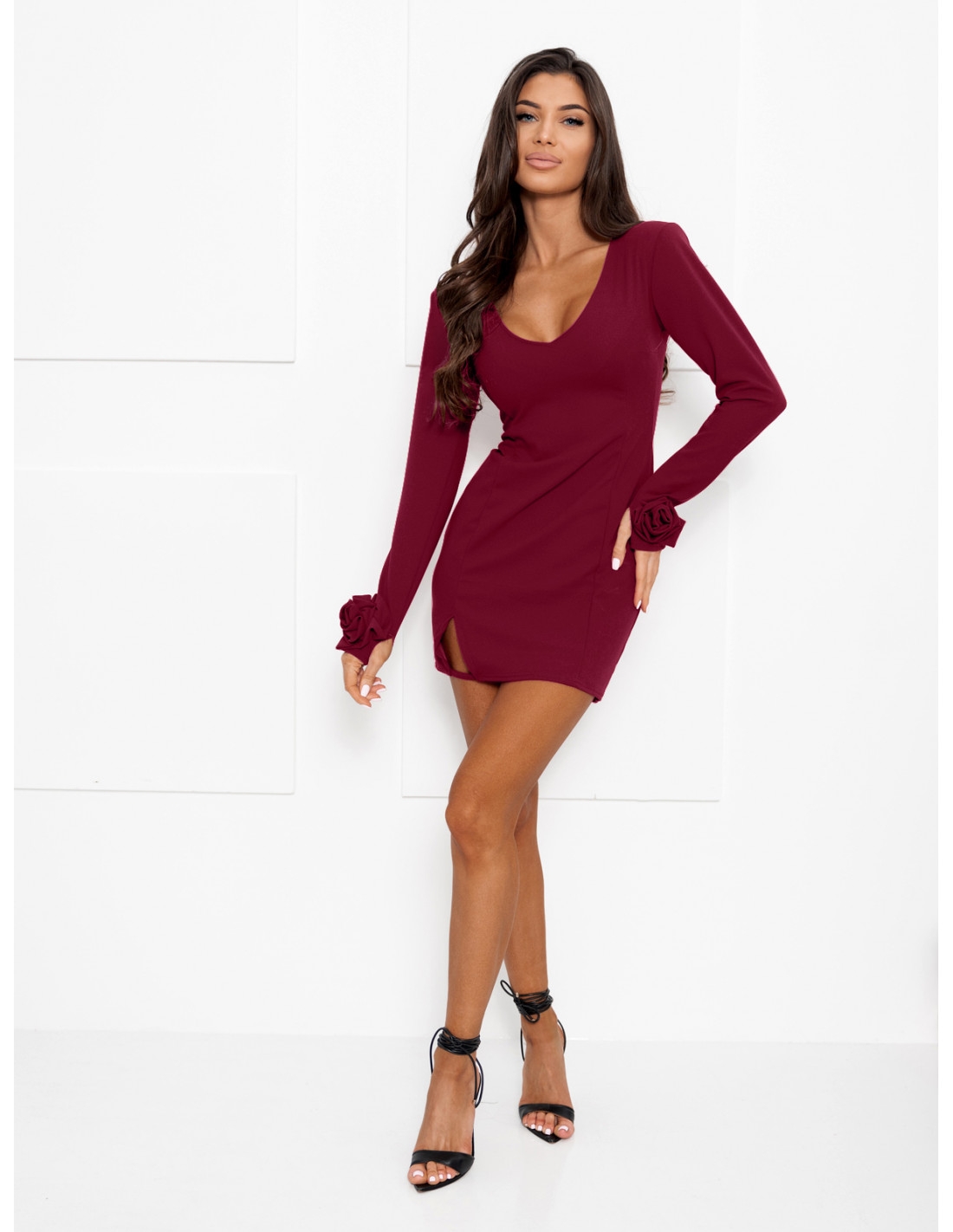 Dopasowana sukienka z ozdobnymi rękawami SILA - bordowa