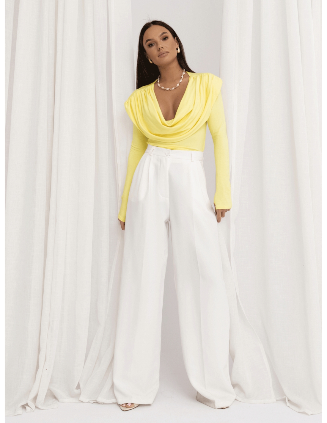 Wiskozowa bluzka z dekoltem woda OLYMPE - cytrynowa