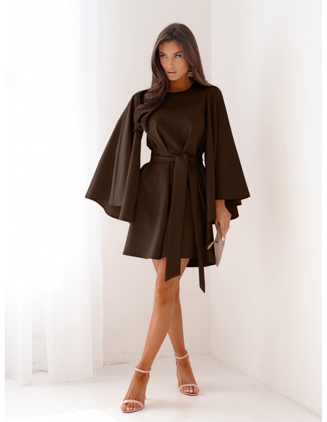 Trapezowa sukienka z szerokimi rękawami ENJA - czekoladowa