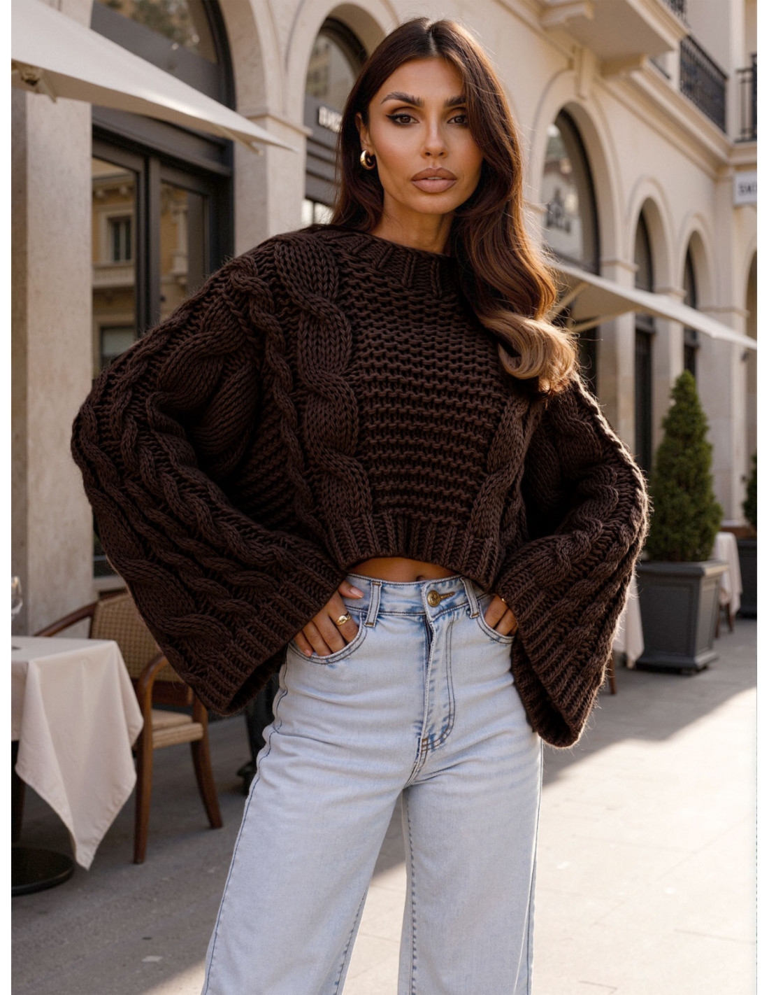 Krótki sweter oversize z wełną RIBBEL - czekoladowy