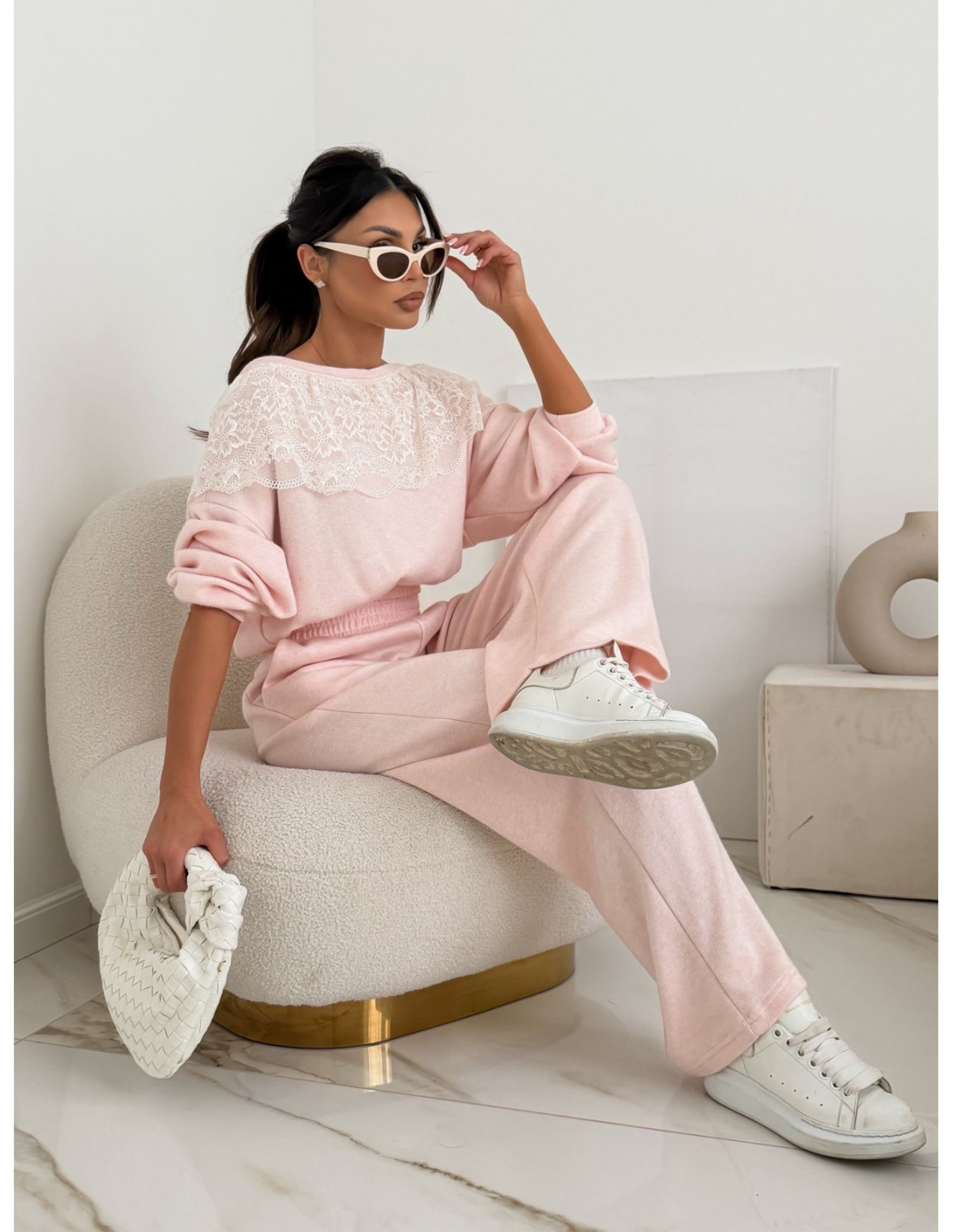 Komplet dzianinowy z szerokimi spodniami IMARA - pudrowy róż