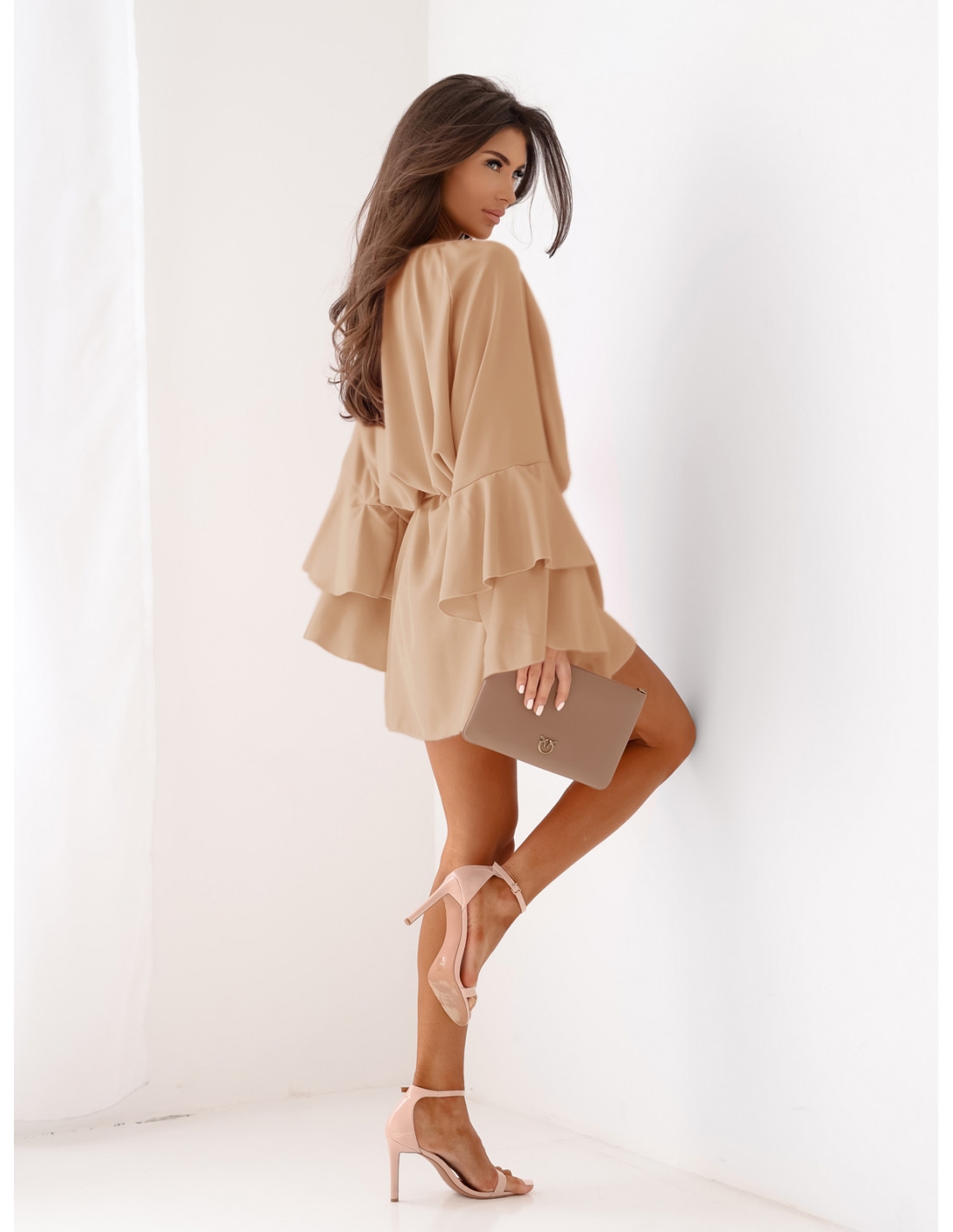 Sukienka oversize z falbanami na rękawach ZUMA - beżowa