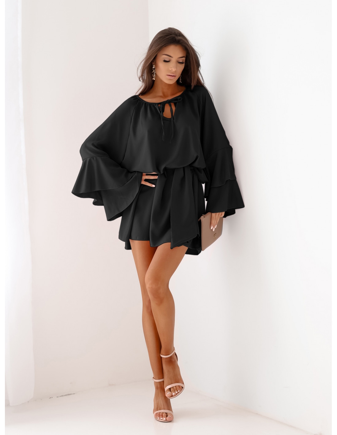 Sukienka oversize z falbanami na rękawach ZUMA - czarna