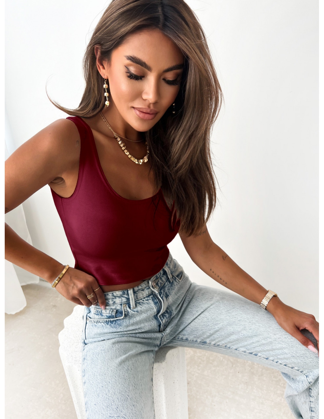 Klasyczny crop top na szerokich ramiączkach LILU - bordowy