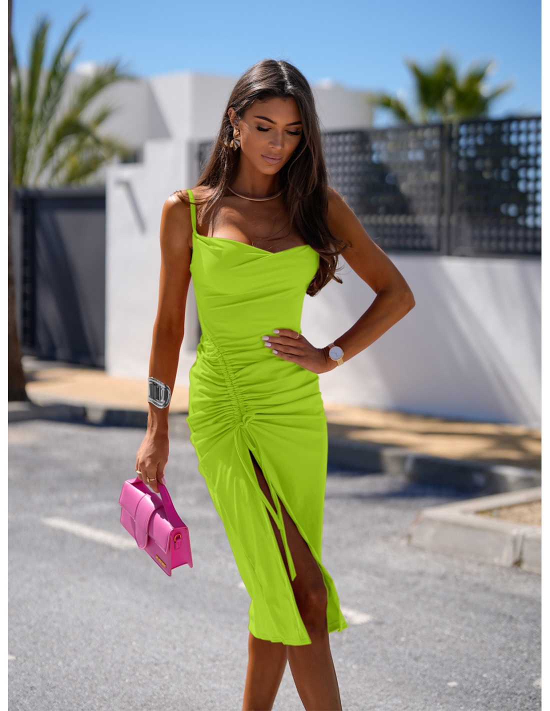 Dopasowana sukienka z marszczeniem ROMA - limonkowa