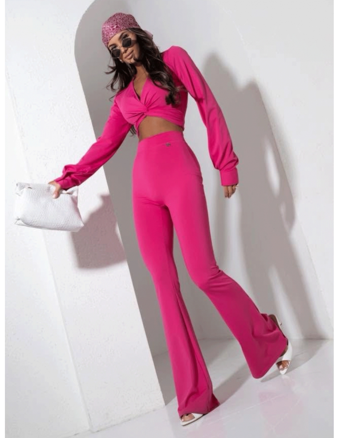 Stylowy komplet crop top i dzwony AVOREA – fuksjowy