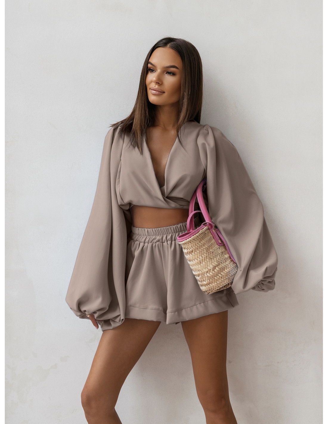 Komplet bluzka wiązana i spodenki MOELI – mocha mousse