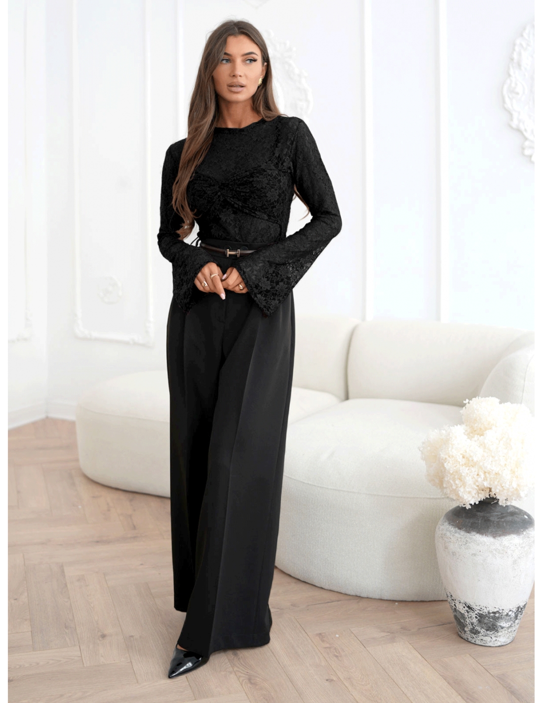 Elegancka koronkowa bluzka z marszczeniem SUNITA - czarna