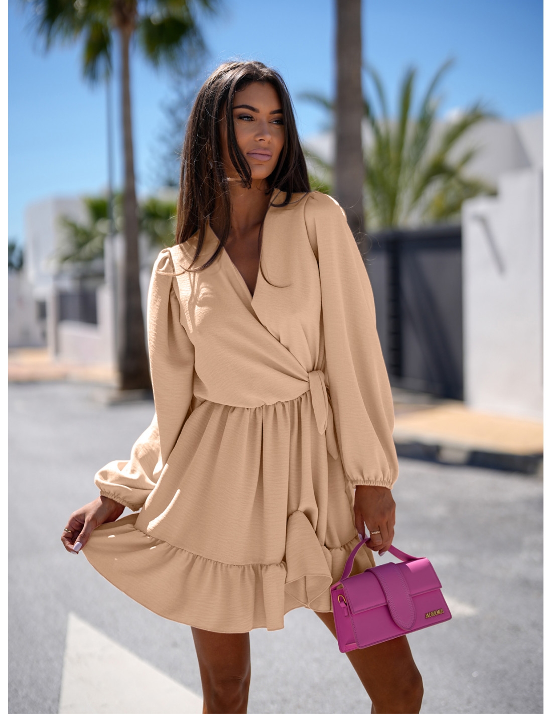 Rozkloszowana sukienka z falbanką - KALIFORNIA - beżowa