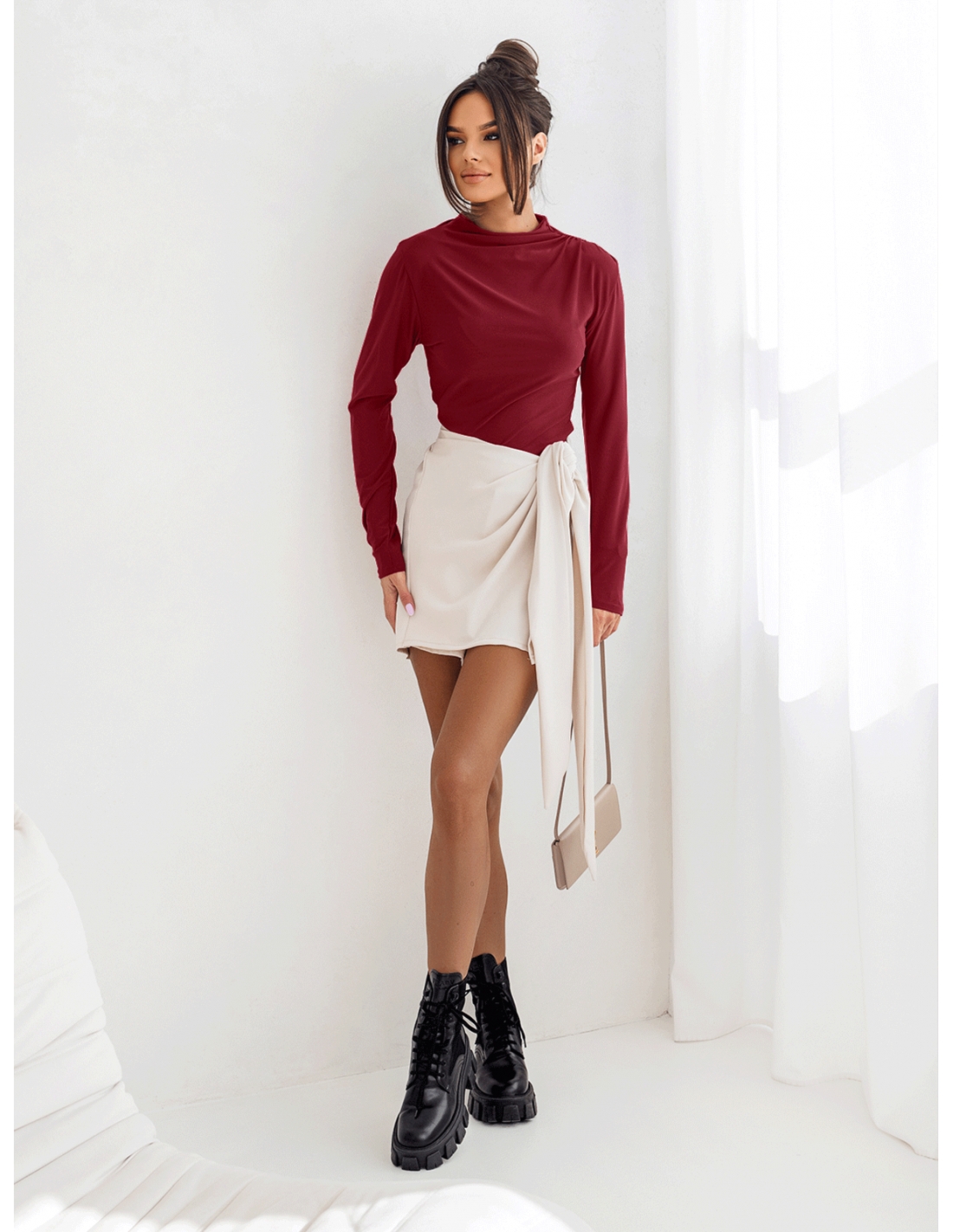 Bluzka ze stójką i marszczeniem LEONORE - bordowa