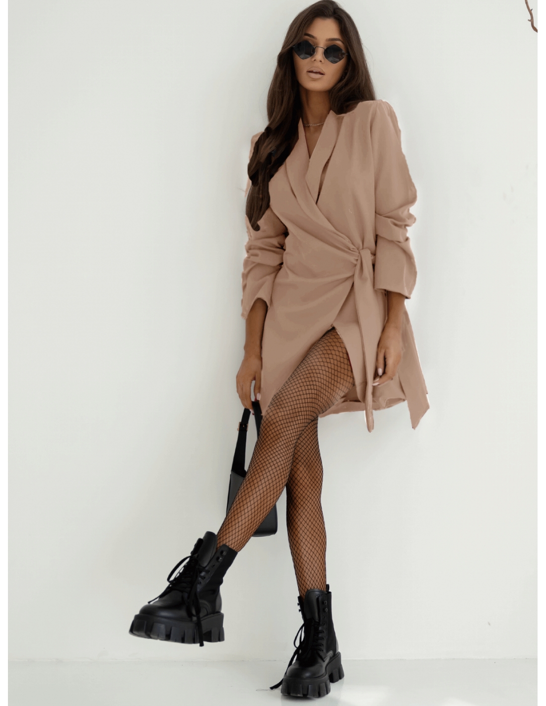 Przekładana sukienka z wiązaniem - LAIRA - cappuccino