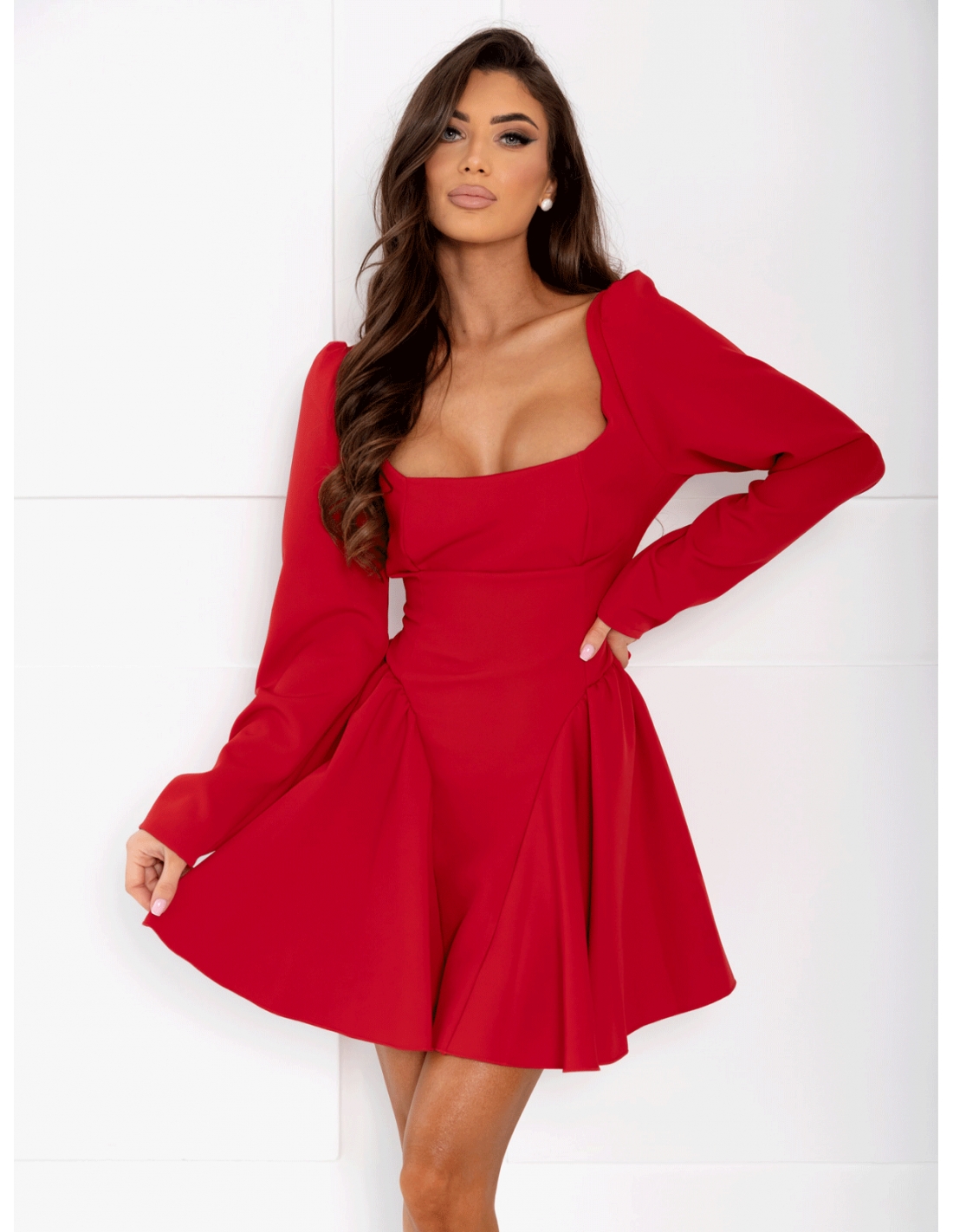 Modna sukienka z odkrytymi plecami LEVIA - czerwona