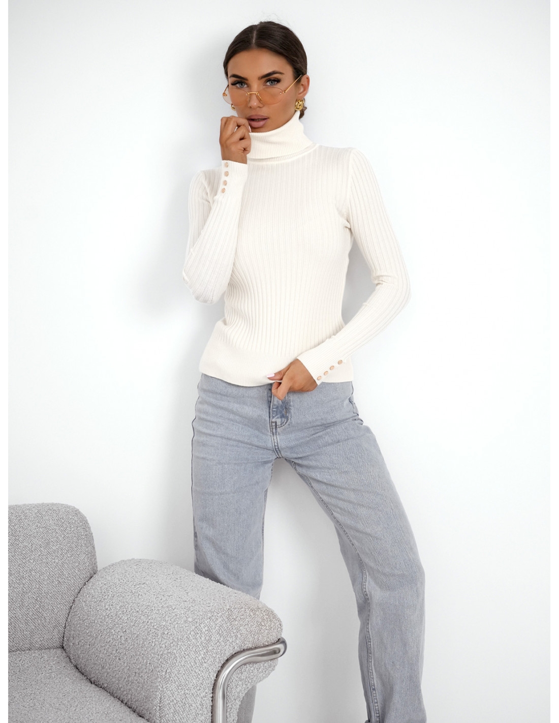 Prążkowany sweter golf z wiskozą TORIA  - biały