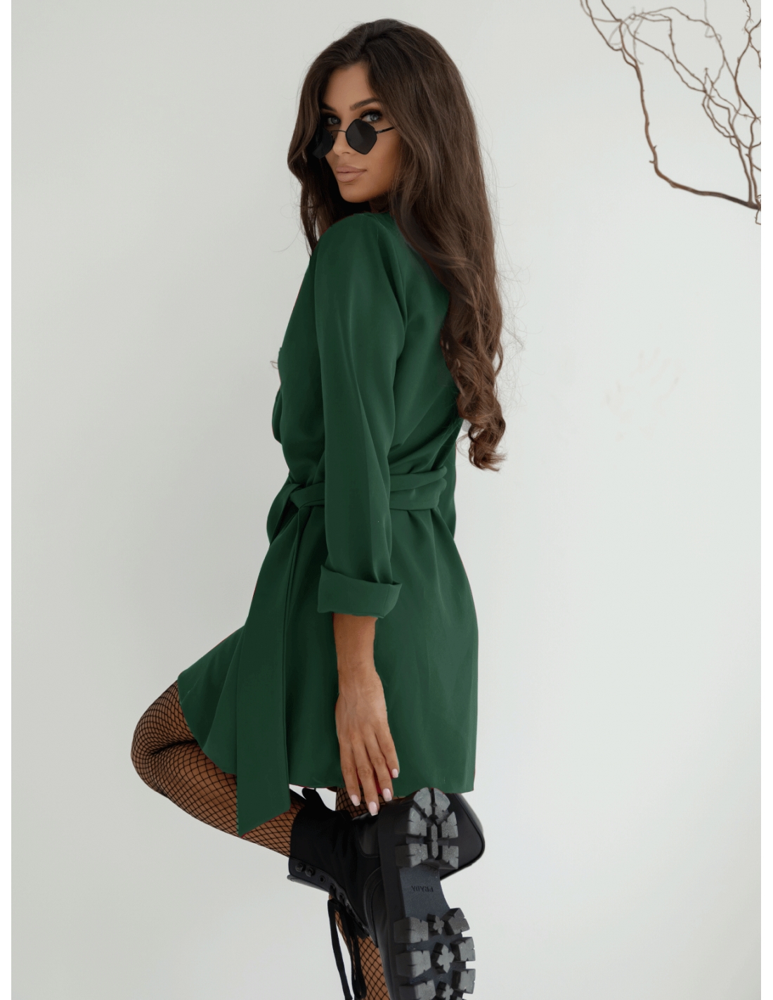 Przekładana sukienka z wiązaniem - LAIRA - butelkowa zieleń