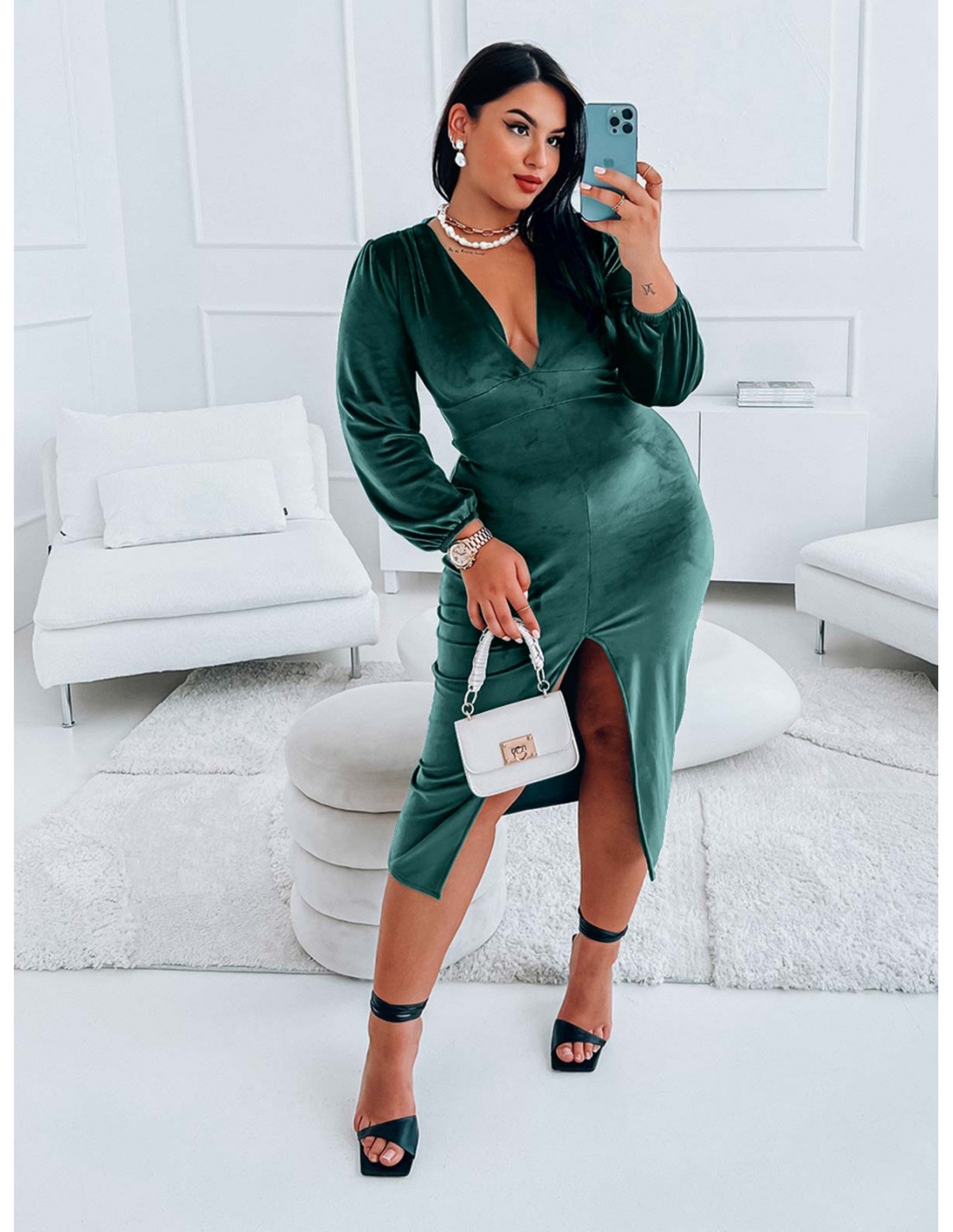 Welurowa sukienka maxi PLUS SIZE z rozcięciem - CEDIRRA - butelkowa zieleń